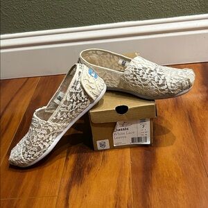 Tom’s White Lace Leaves Women's Shoes